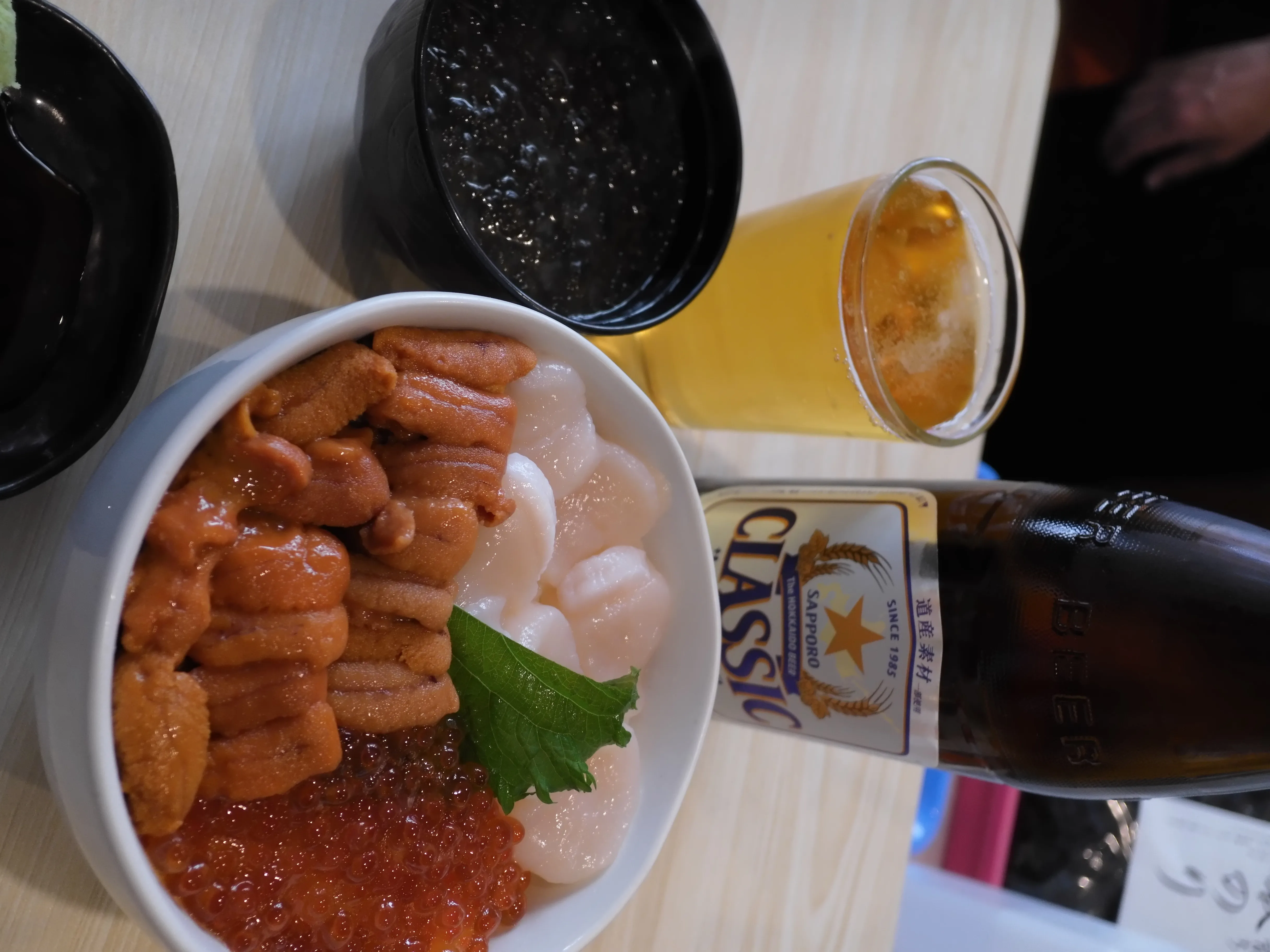 ウニいくら帆立丼とサッポロクラシック